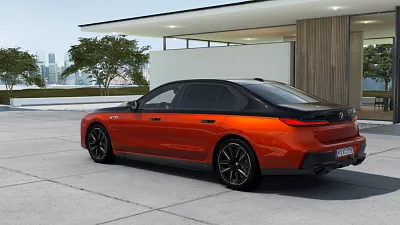 BMW M760e xDrive Sedan Individual 420 kW automat BMW Individual Sakhir Orange III