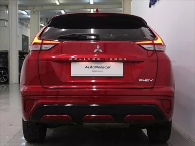 Mitsubishi Eclipse Cross 2,4 PHEV AWD Instyle Kamera LED 138 kW automat červená