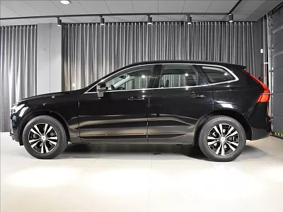 Volvo XC60 2,0 B4 AWD Bezklíč 145 kW automat černá