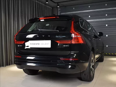 Volvo XC60 2,0 B4 AWD Bezklíč 145 kW automat černá