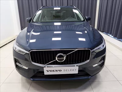 Volvo XC60 2,0 B4 FWD CORE 145 kW automat tmavě modrá metalíza