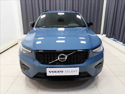 Volvo XC40 2,0 B3 Plus Dark AUT 120 kW automat modrá