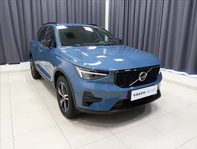 Volvo XC40 2,0 B3 Plus Dark AUT 120 kW automat modrá