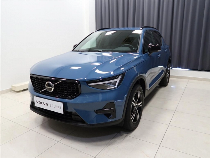 Volvo XC40 2,0 B3 Plus Dark AUT 120 kW automat modrá