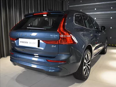 Volvo XC60 2,0 B4 FWD Bezklíč,BLIS 145 kW automat modrá