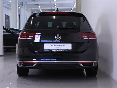 Volkswagen Passat 2,0 TDi DSG Elegance VÝPRODEJ 110 kW automat černá