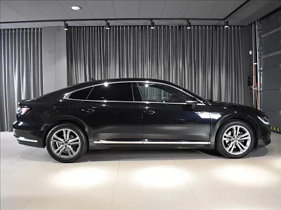 Volkswagen Arteon 2,0 TDI DSG R-line Navi. Adapt. 110 kW automat černá