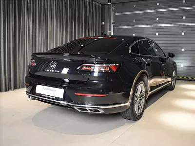 Volkswagen Arteon 2,0 TDI DSG R-line Navi. Adapt. 110 kW automat černá