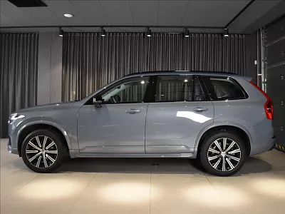 Volvo XC90 2,0 B5 AWD Plus Dark Bezklíč 173 kW automat šedá