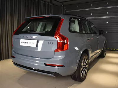 Volvo XC90 2,0 B5 AWD Plus Dark Bezklíč 173 kW automat šedá