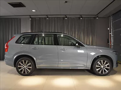 Volvo XC90 2,0 B5 AWD Plus Dark Bezklíč 173 kW automat šedá