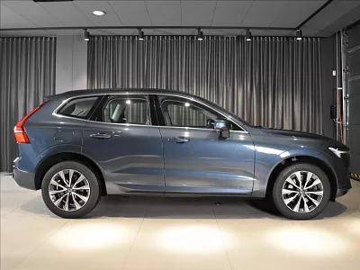 Volvo XC60 2,0 B4 AWD BLIS,Bezklíč 145 kW automat modrá