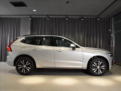 Volvo XC60 2,0 B4 AWD Bezklíč 145 kW automat šedá