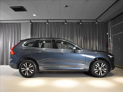 Volvo XC60 2,0 B4 AWD Bezklíč 145 kW automat modrá