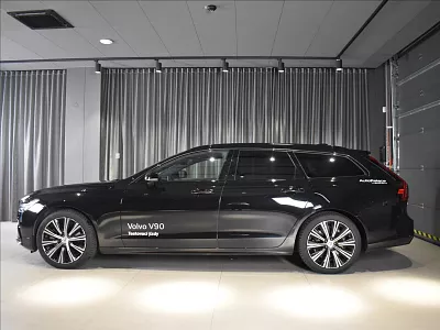 Volvo V90 2,0 B6 AWD ULT DARK Pano,Bowers 220 kW automat černá