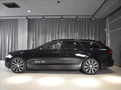 Volvo V90 2,0 B6 AWD ULT DARK Pano,Bowers 220 kW automat černá