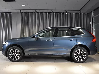 Volvo XC60 2,0 B4 AWD Plus Bright Bezklíč 145 kW automat modrá