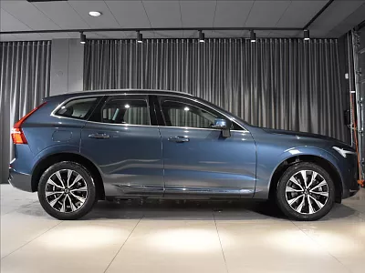 Volvo XC60 2,0 B4 AWD Plus Bright Bezklíč 145 kW automat modrá