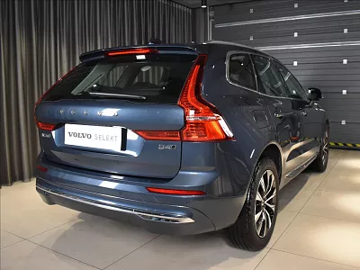 Volvo XC60 2,0 B4 AWD Plus Bright Bezklíč 145 kW automat modrá