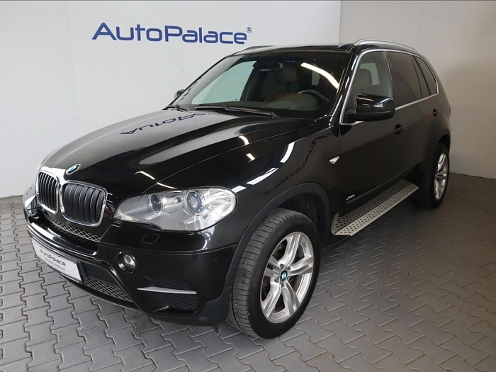 BMW X5 3,0 xDrive 40d 225 kW automat čierna metalíza