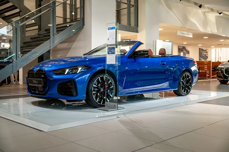 BMW M440i xDrive Convertible 275 kW automat M Portimao Blue