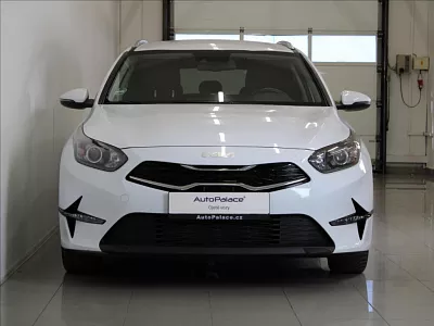 Kia Ceed 1,6 CRDi MHEV 100kW Exc.121tkm 100 kW bílá