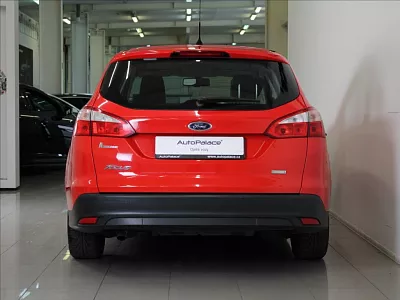 Ford Focus 1,0 EB 92kW Trend+  AKČNÍ CENA 92 kW červená