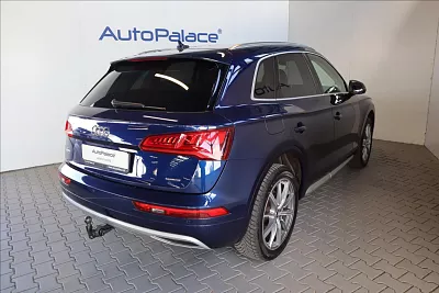 Audi Q5 2,0 40 TDI Sport quattro 140 kW automat modrá metalíza