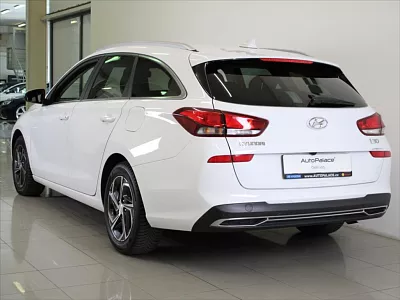 Hyundai i30 1,6 CRDi Smart KAM. 132tkm. 85 kW bílá