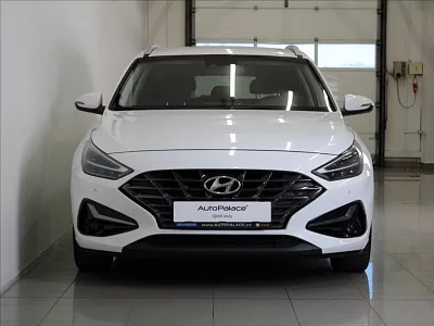 Hyundai i30 1,6 CRDi Smart KAM. 115tkm. 85 kW bílá