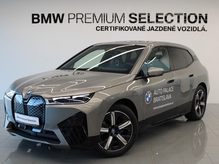 BMW iX xDrive50 385 kW automat Oxide grey