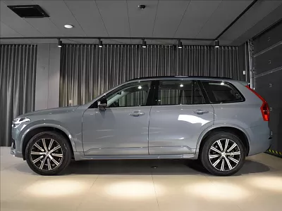 Volvo XC90 2,0 B5 AWD Plus Dark BEZLKLÍČ 173 kW automat šedá