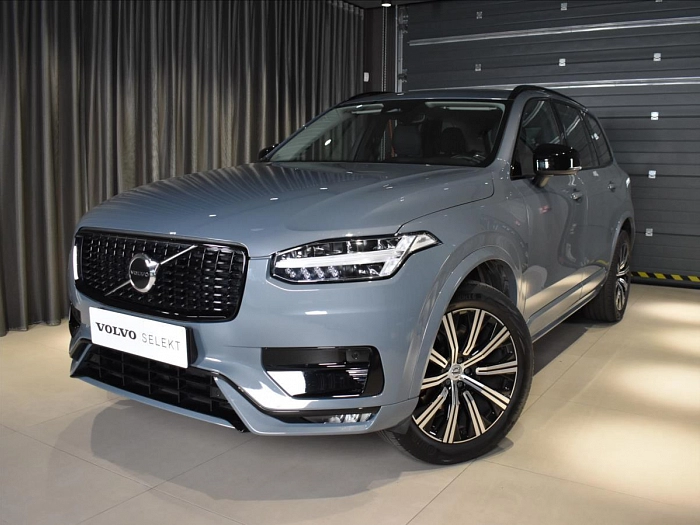 Volvo XC90 2,0 B5 AWD Plus Dark BEZLKLÍČ 173 kW automat šedá