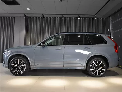 Volvo XC90 2,0 B5 AWD Plus Dark Tažné 173 kW automat šedá