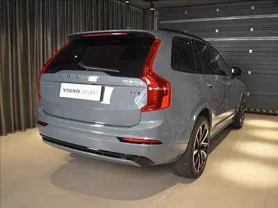 Volvo XC90 2,0 B5 AWD Plus Dark Tažné 173 kW automat šedá