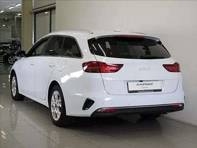 Kia Ceed 1,6 CRDi MHEV 100kW Exc.124tkm 100 kW bílá