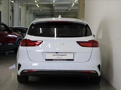 Kia Ceed 1,6 CRDi MHEV 100kW Exc.124tkm 100 kW bílá