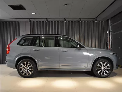 Volvo XC90 2,0 B5 AWD Plus Dark Bezklíč 173 kW automat šedá