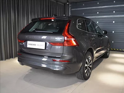 Volvo XC60 2,0 B4 AWD Bezklíč 145 kW automat šedá