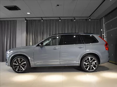 Volvo XC90 2,0 B5 AWD Plus Dark Bezklíč 173 kW automat šedá