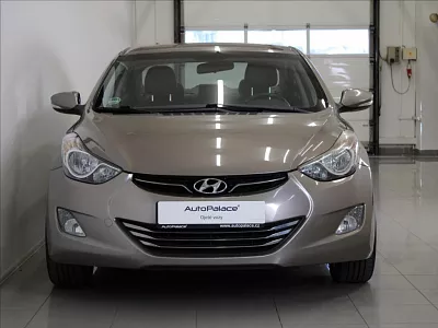 Hyundai Elantra 1,6 i 97kW MT 143tkm. ČR 97 kW hnědá