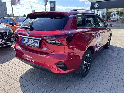 MG MG5 ELECTRIC . EV Excite 61kWh + ZIMNÍ PNEU 115 kW automat červená metalíza