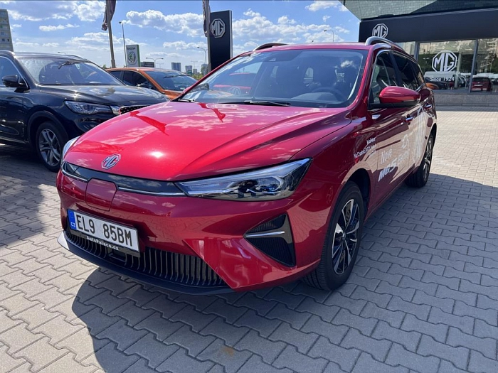 MG MG5 ELECTRIC . EV Excite 61kWh + ZIMNÍ PNEU 115 kW automat červená metalíza