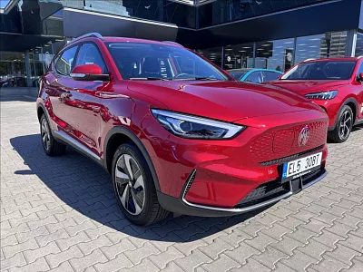 MG ZS . EV Excite 70kWh + ZIMNÍ PNEU 115 kW automat červená metalíza