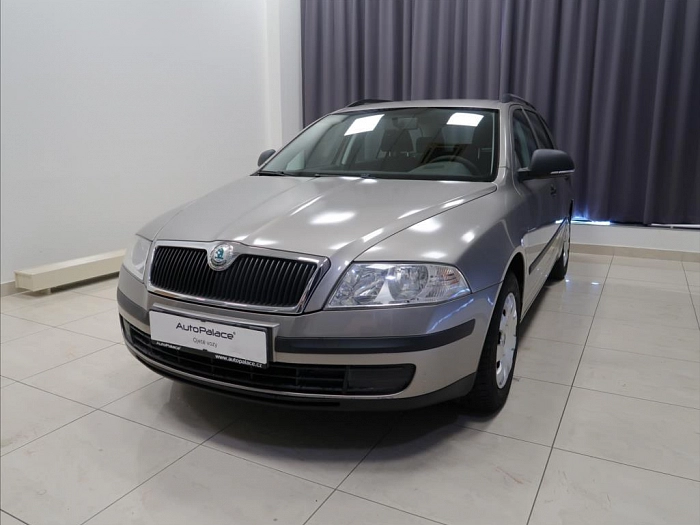 Škoda Octavia 1,6 MPI Family 75 kW šedá