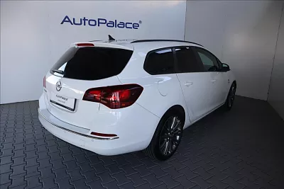 Opel Astra 2,0 CDTi 121kW Sports Tourer 121 kW biela