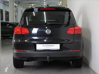 Volkswagen Tiguan 2,0 TDi 4x4 MT Highline TAŽNÉ 103 kW černá