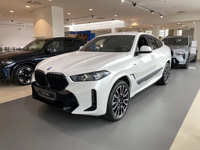 BMW X6 xDrive40i M Performance 280 kW automat Mineral White