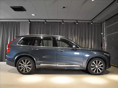 Volvo XC90 2,0 B5 AWD Ultimate Vzduch 173 kW automat modrá