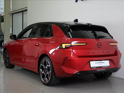 Opel Astra 1,6 PHEV GS 132kW 7550km ČR 132 kW automat červená